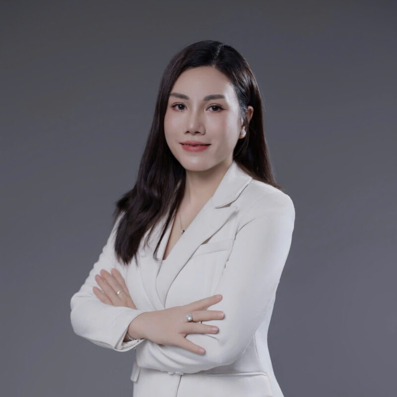 Bà Trần Khánh Linh