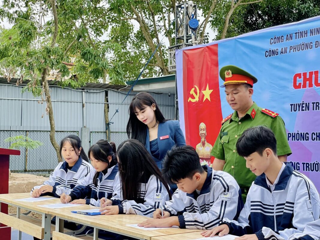 [BẢN TIN THPT NGUYỄN CÔNG HOAN – NINH BÌNH] 🌟 THPT NGUYỄN CÔNG HOAN TĂNG CƯỜNG GIÁO DỤC PHÁP LUẬT – XÂY DỰNG TRƯỜNG HỌC AN TOÀN, LÀNH MẠNH, VĂN MINH 🌟