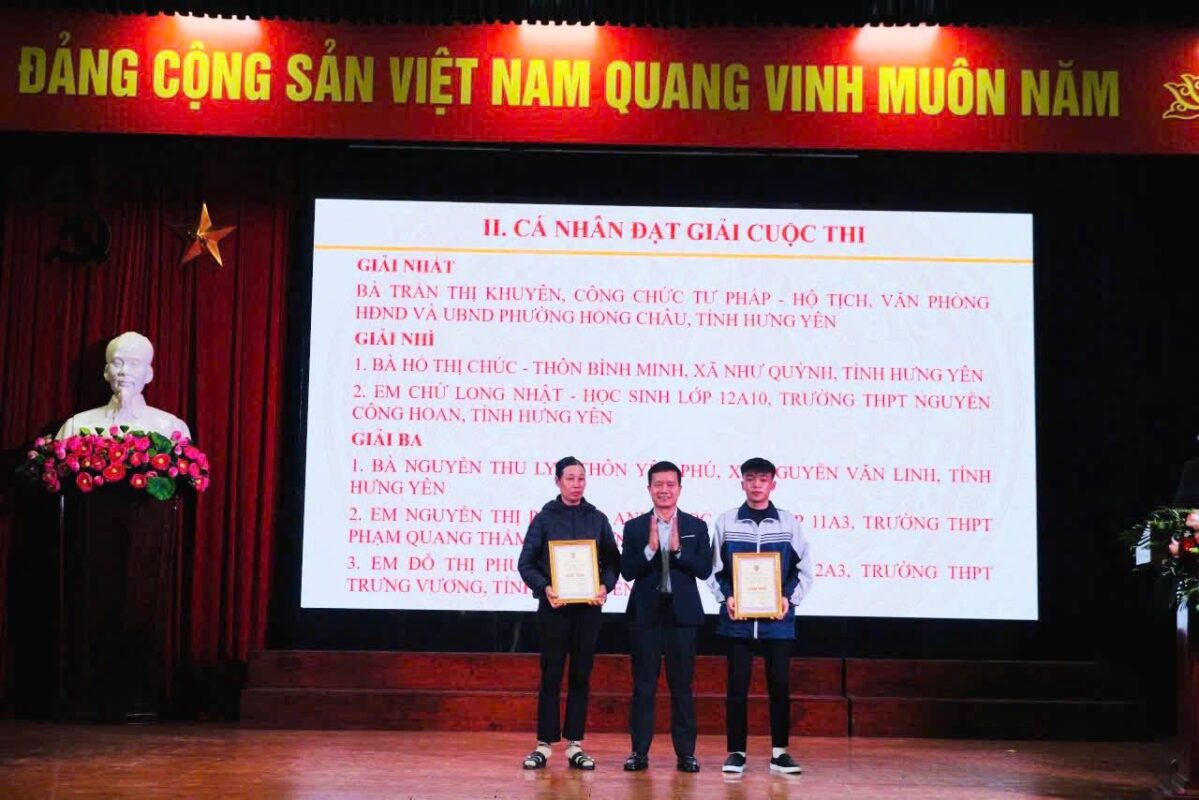HỌC SINH TRƯỜNG THPT NGUYỄN CÔNG HOAN ĐẠT GIẢI NHÌ CUỘC THI “TÌM HIỂU PHÁP LUẬT VỀ HỘ TỊCH” TỈNH HƯNG YÊN NĂM 2025