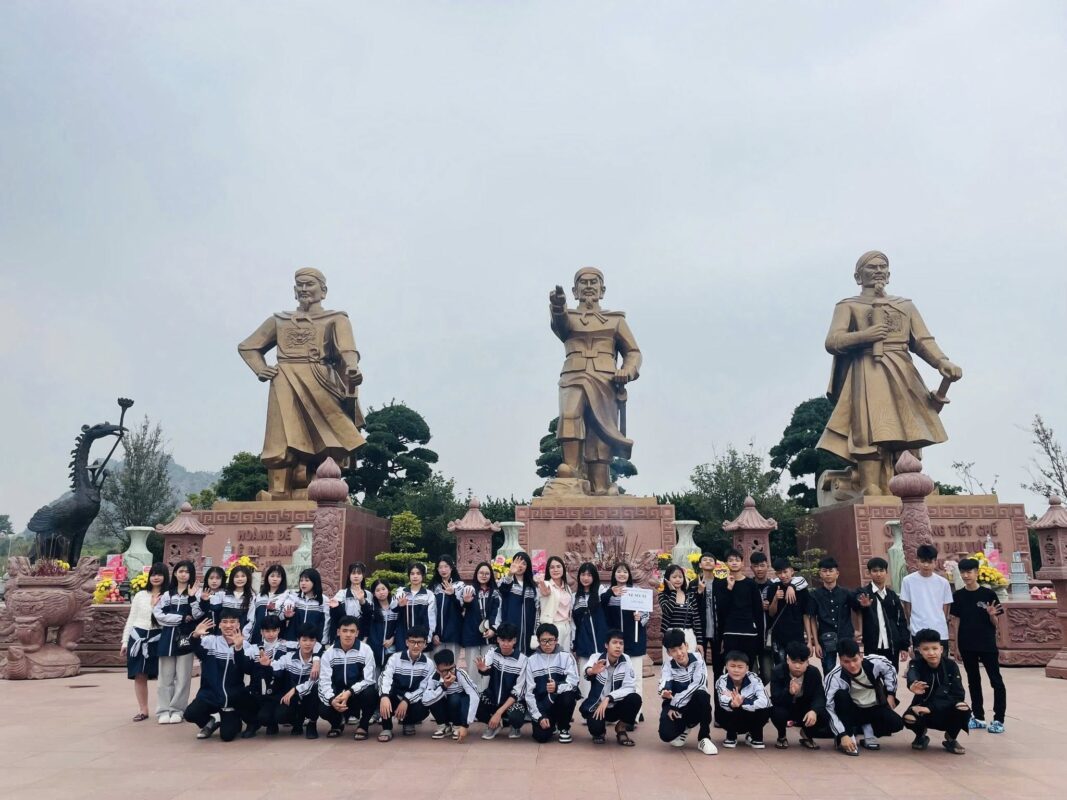 [BẢN TIN NCH NINH BÌNH] 🌿 HỌC SINH KHỐI 10 THPT NGUYỄN CÔNG HOAN – NINH BÌNH TRẢI NGHIỆM – HƯỚNG NGHIỆP: HÀNH TRÌNH HỌC TẬP TỪ DI SẢN ĐẾN THỰC TIỄN 🌿